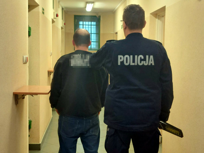 Mefedron wyrzucił przez okno