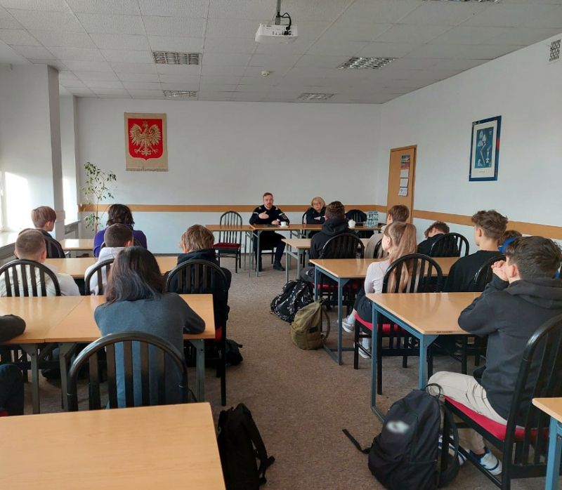 Spotkanie z młodzieżą w "Kolejówce"