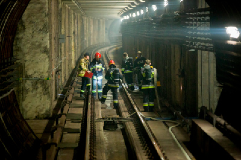Strażacy z metra pomogą ratownikom