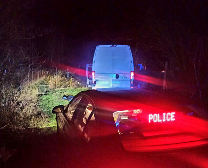 Kradziony samochód i ucieczka przed policjantami
