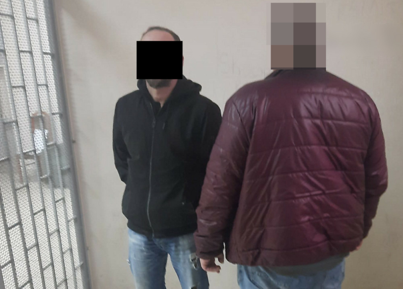 Wstawiał negatywne komentarze o warsztacie i żądał pieniędzy za ich usunięcie, w końcu się do niego włamał – usłyszał 15 zarzutów karnych