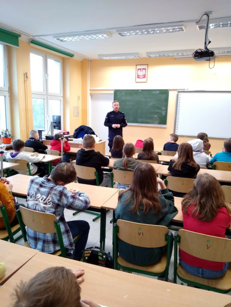 Policjanci z wizytą w szkole podstawowej
