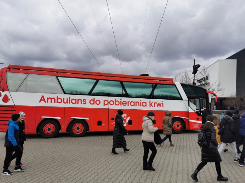 Warszawa. W bankach coraz mniej krwi. Pomóc mogą zbiórki