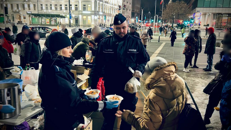 Policjanci ze Śródmieścia kolejny już raz wsparli potrzebujących w trudnym dla nich czasie