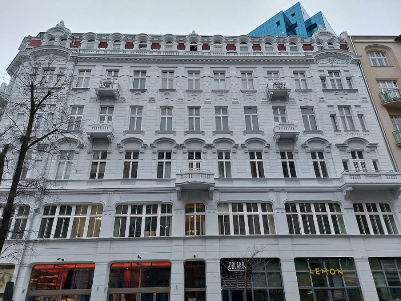 Wielkomiejska kamienica wytwornej Warszawy
