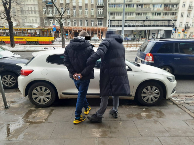 Operacyjni z północnopraskiej grupy "Skorpion" dzień po kradzieży z włamaniem odzyskali volkswagena i zatrzymali dwóch mężczyzn
