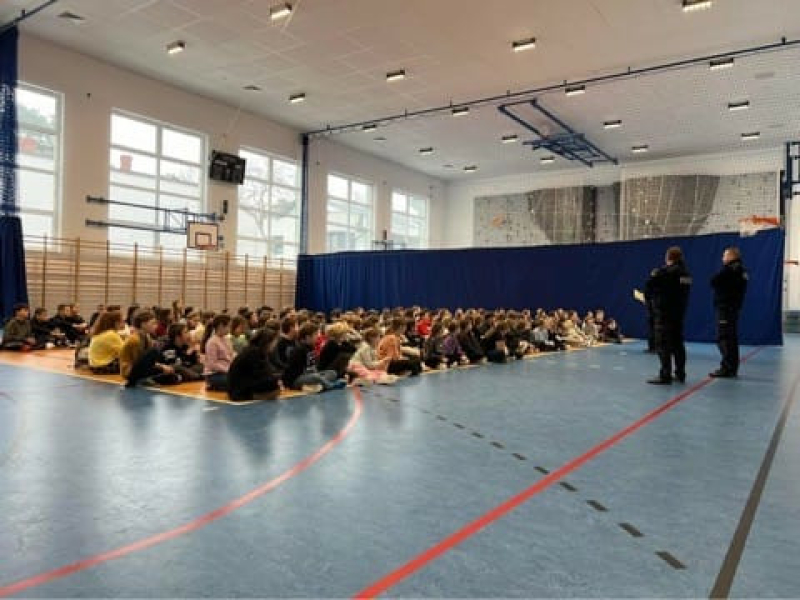 Spotkania edukacyjne policjantów z dziećmi na terenie powiatu otwockiego
