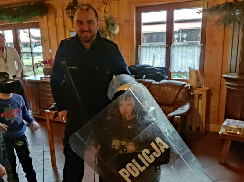 Dzielnicowi biorą udział w akcji „Zima w Lesie 2023”