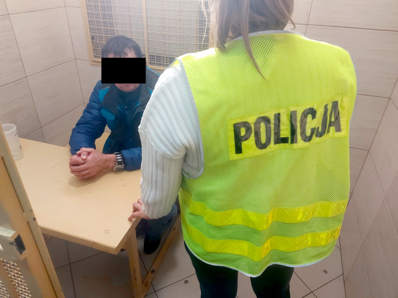 Ukradł głuchoniememu koledze kartę bankomatową, a następnie płacił nią za swoje zakupy – wydał blisko 4 tys. złotych
