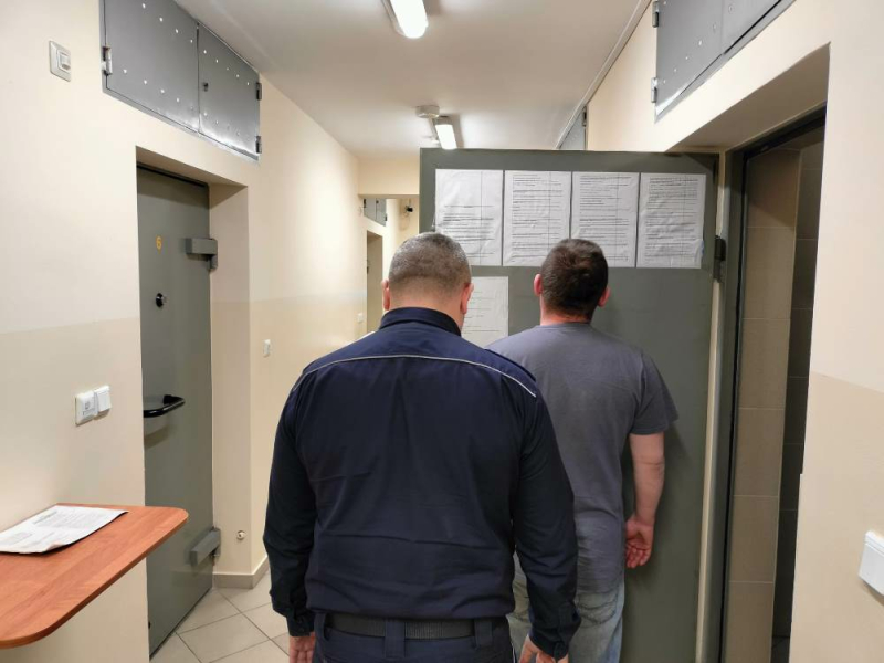 51-letni agresor i jego dwaj „wybawiciele” za swoje zachowanie odpowiedzą przed sądem