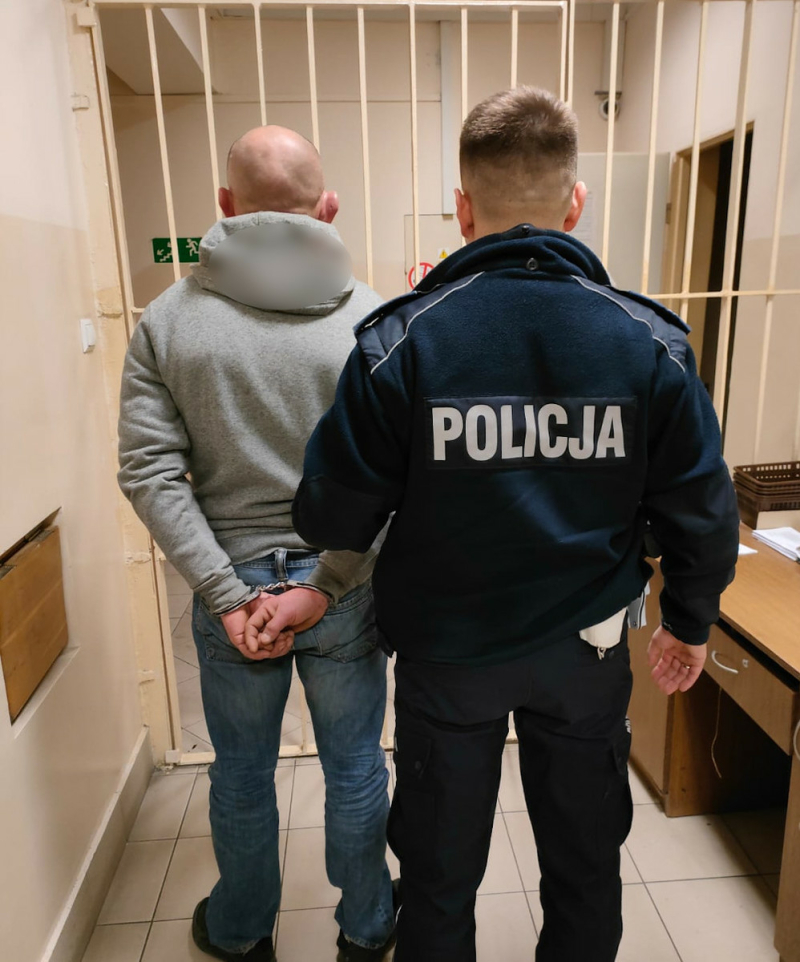 Uciekał przed policjantami, był pijany, jechał na zakazie i miał narkotyki
