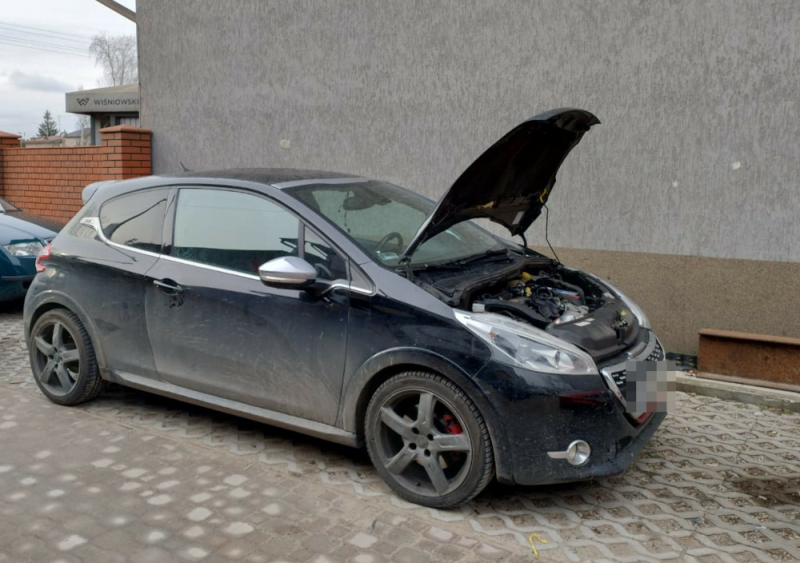Najpierw paser i odzyskany peugeot potem złodziej w rękach "Kobry"