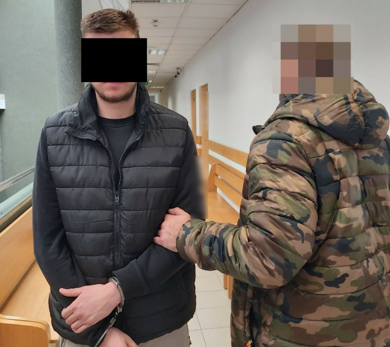 Recydywista w rękach policjantów