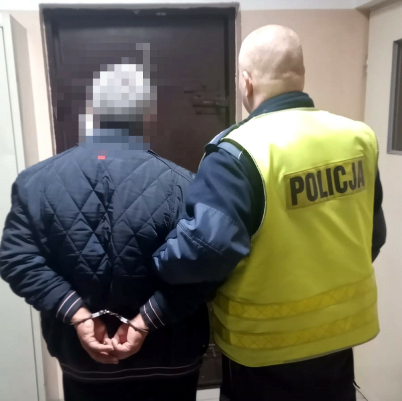 Zaproponował policjantom łapówkę, został objęty dozorem