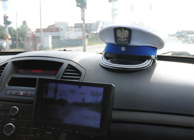 Policjanci odnaleźli zaginionego i wyczerpanego mężczyznę