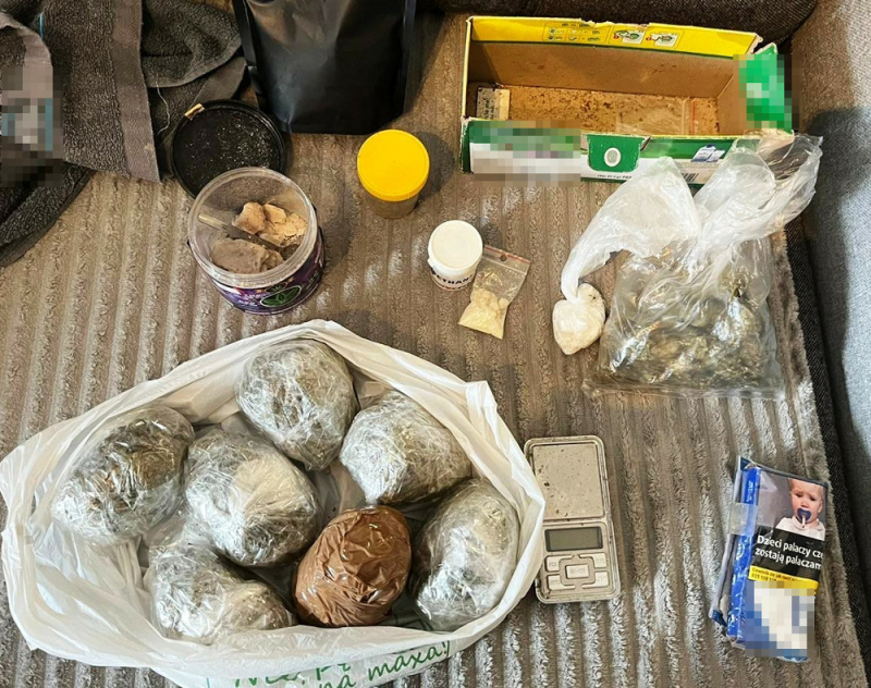 Mężczyzna ukrywający ponad 2,5 kg narkotyków został tymczasowo aresztowany