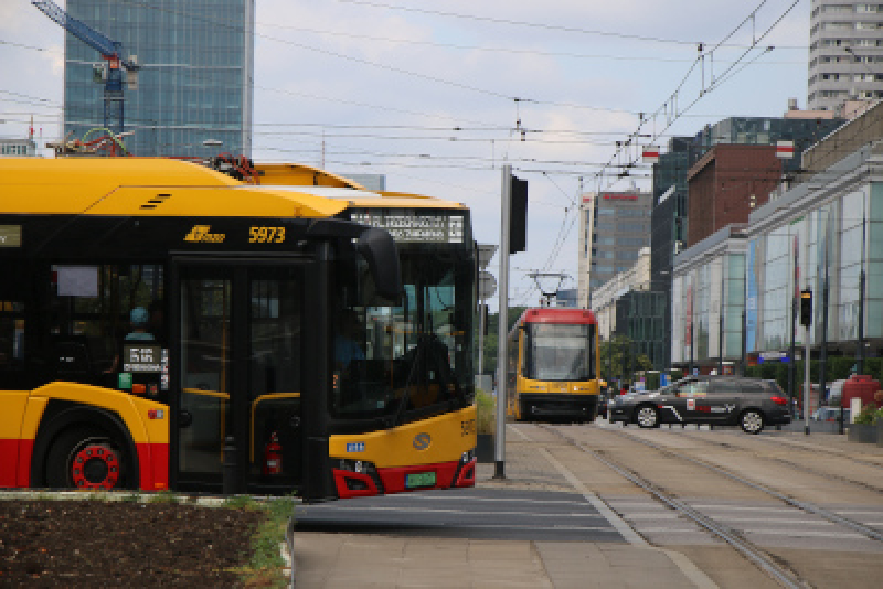Uwaga, autobus jedzie!