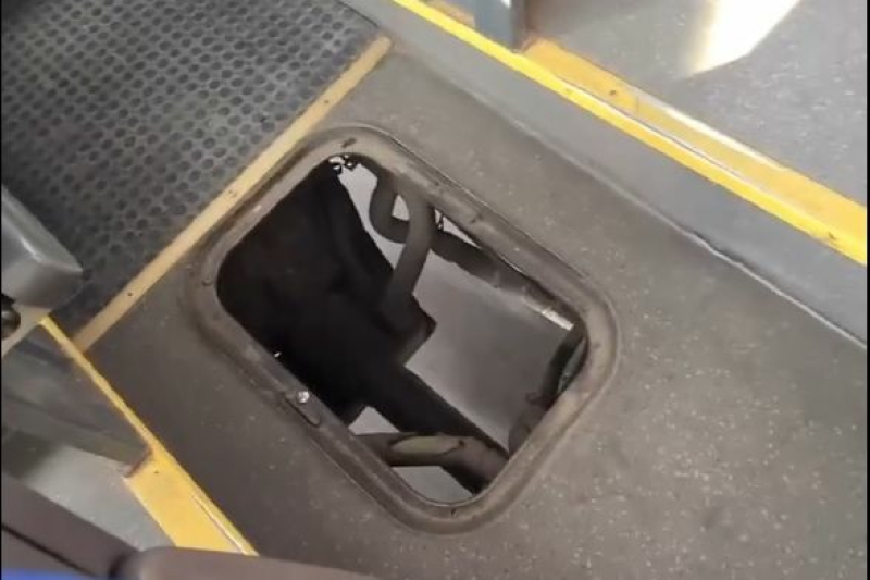 Historia dziurawego autobusu zakończona mandatem!