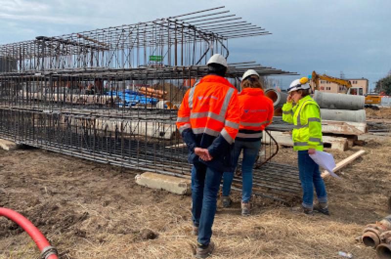 Łyżka, klatki i beton, czyli jak buduje się metro
