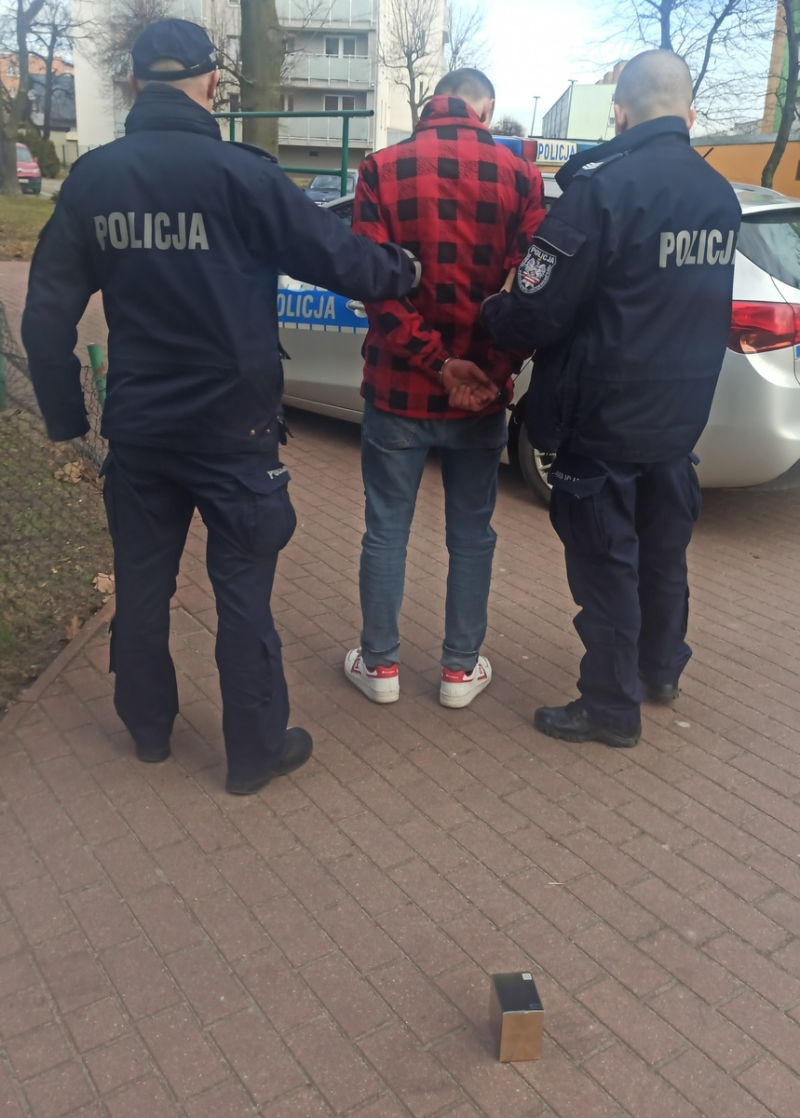 Policjantki po pościgu zatrzymały dwóch złodziei