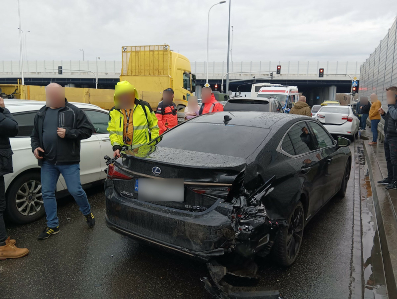 Uciekali przed policjantami, uszkodzili siedem samochodów, teraz odpowiedzą za popełnione przestępstwa