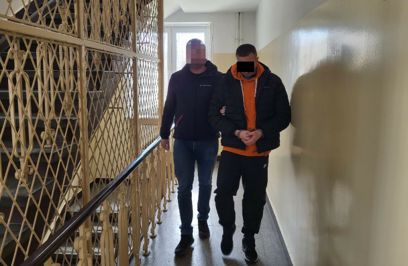 Włamał się do pięciu samochodów