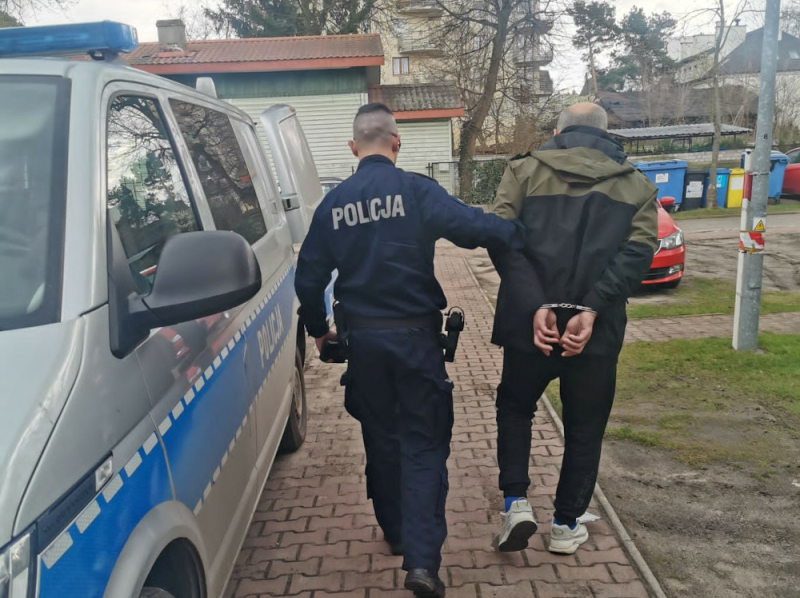 Kradzież rozbójnicza z użyciem gazu pieprzowego – sprawca w rękach policji