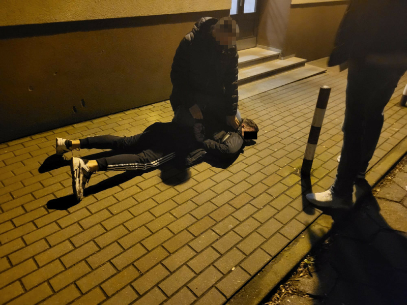 Umowiła się z nim na seks, po wszystkim zabrał jej samochód i uciekł