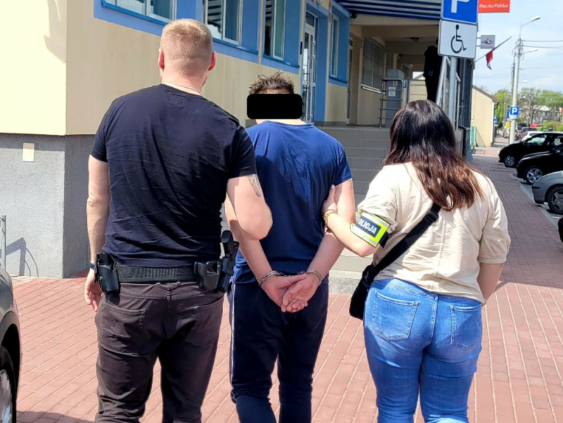 Znęcał się nad partnerką – ponadto znieważył i naruszył nietykalność cielesną interweniujących policjantów
