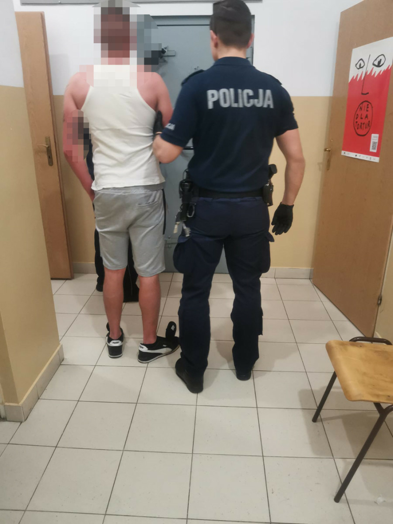 Zniszczył meble ogrodowe, ekspedientce groził pozbawieniem życia