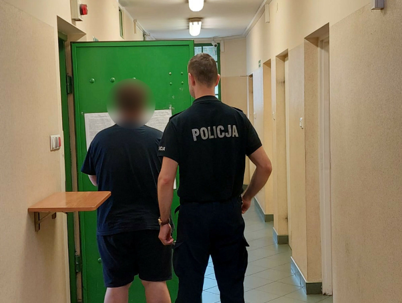 Tymczasowy areszt za pobicie, dwóch podejrzanych było poszukiwanych listem gończym i nakazem doprowadzenia