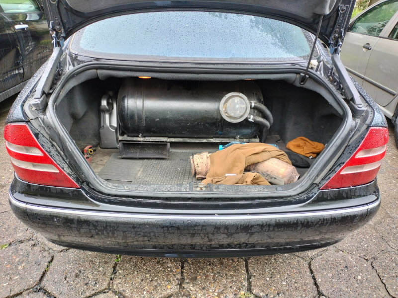 Jeden katalizator mieli przy sobie, drugi w bagażniku- tymczasowy areszt dla podejrzanych Gruzinów