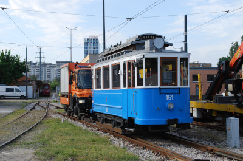 Zabytkowy tramwaj z Krakowa spędzi wakacje w stolicy