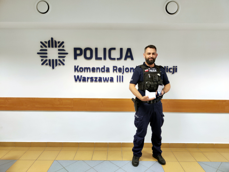 "Pomaganie ma we krwi". Starszy sierżant Kamil Żądło wyróżniony Odznaką Honorowego Dawcy Krwi Zasłużonego dla Zdrowia Narodu