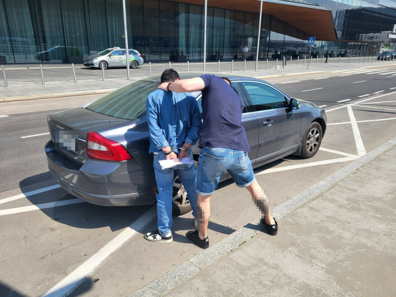 Metodą „na kolec” ukradli z samochodu pieniądze wypłacone z kantoru