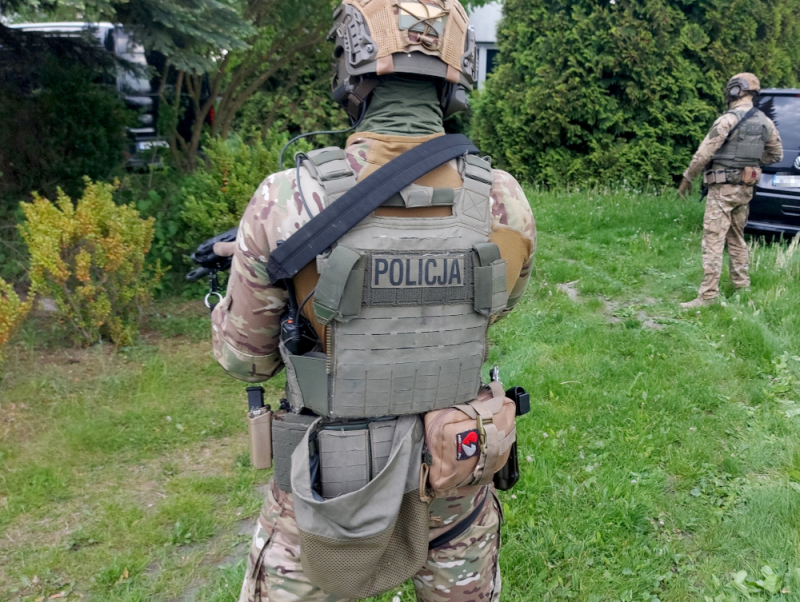 Uderzenie w handlarzy „białej śmierci” – kryminalni przy wsparciu kontrterrorystów zlikwidowali magazyn i laboratorium narkotyków