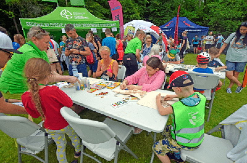 Atrakcje dla rodzin podczas Leśnej Triady Biegowej: Szlak w stronę lata