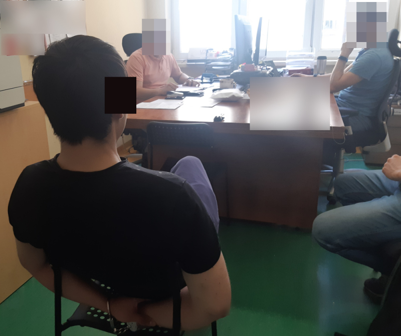 Skradł towar, potem rzucił się na ochroniarza