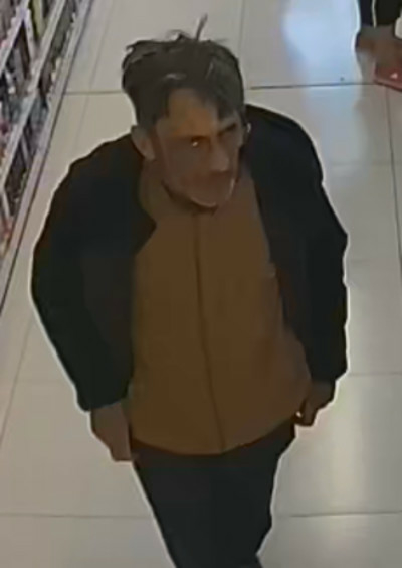 Kradzież w drogerii - poznajesz tego mężczyznę?