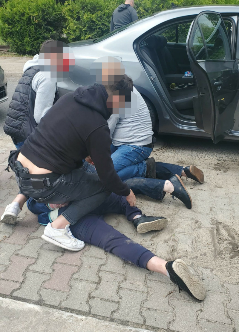 Wpadli na gorącym uczynku- trzech podejrzanych o trzy kradzieże "na kolec" tymczasowo aresztowanych