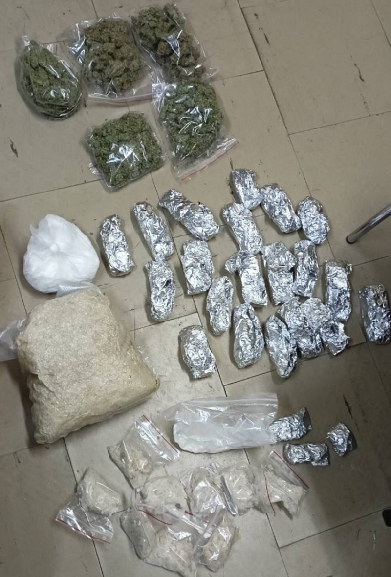 Mężczyzna ukrywający ponad 4 kg narkotyków został tymczasowo aresztowany