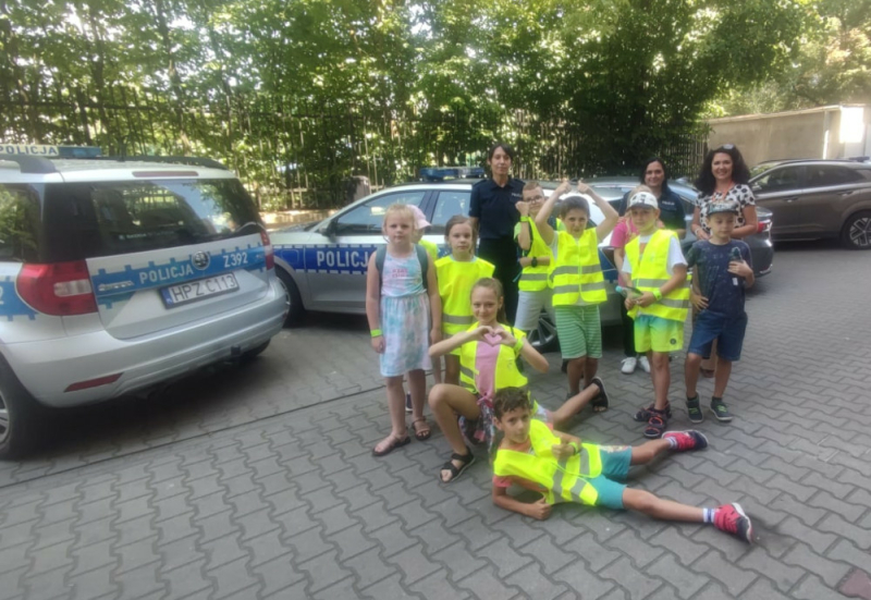 Wakacyjne bezpieczeństwo dzieci - policjanci z Woli i Bemowa czuwają i działają