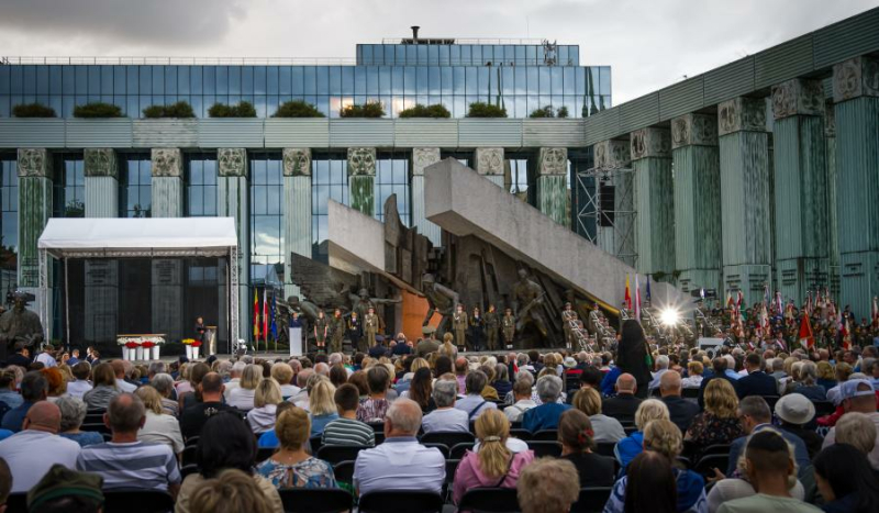 Warszawa oddaje hołd powstańczym bohaterom