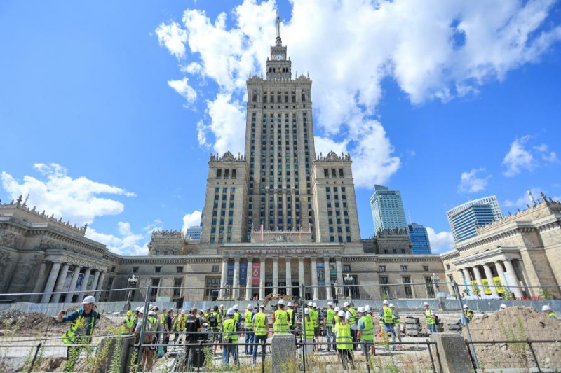 Fragmenty dawnej Warszawy na placu Centralnym