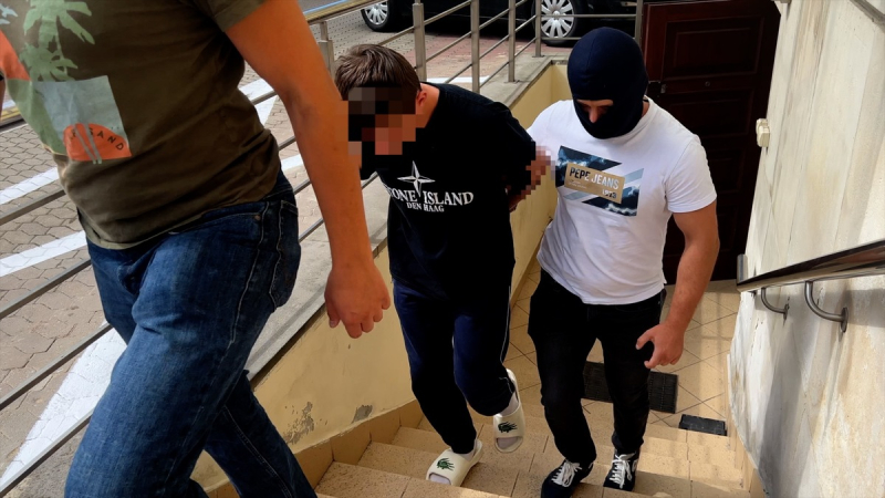 Rozbój w tle z piłkarskimi szalikami