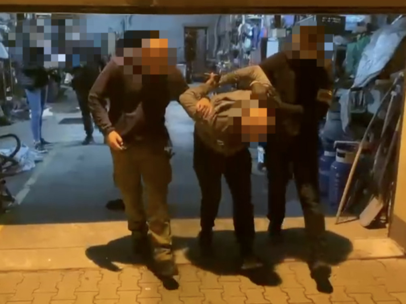 Czerwone audi zamienili na skodę. Policjanci z samochodówki byli już jednak na ich tropie