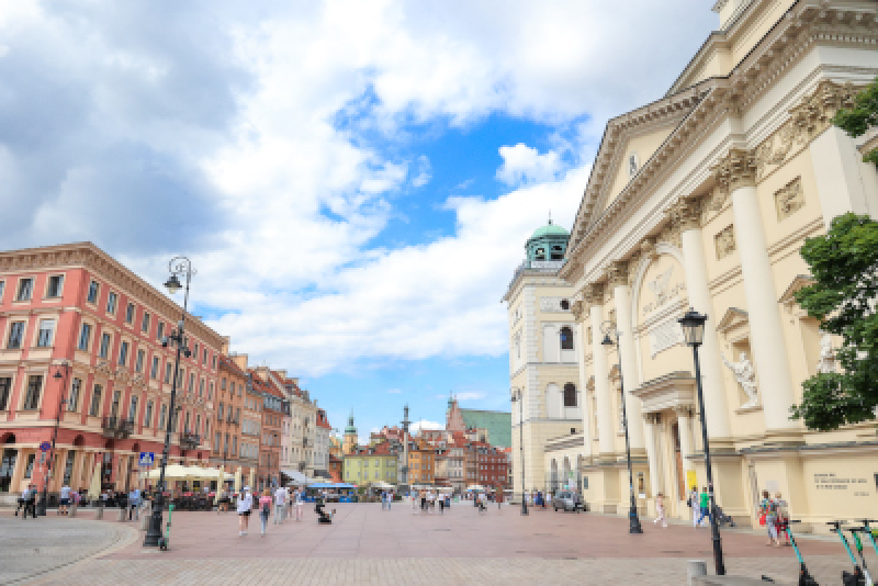 Weekendowy deptak na Krakowskim Przedmieściu