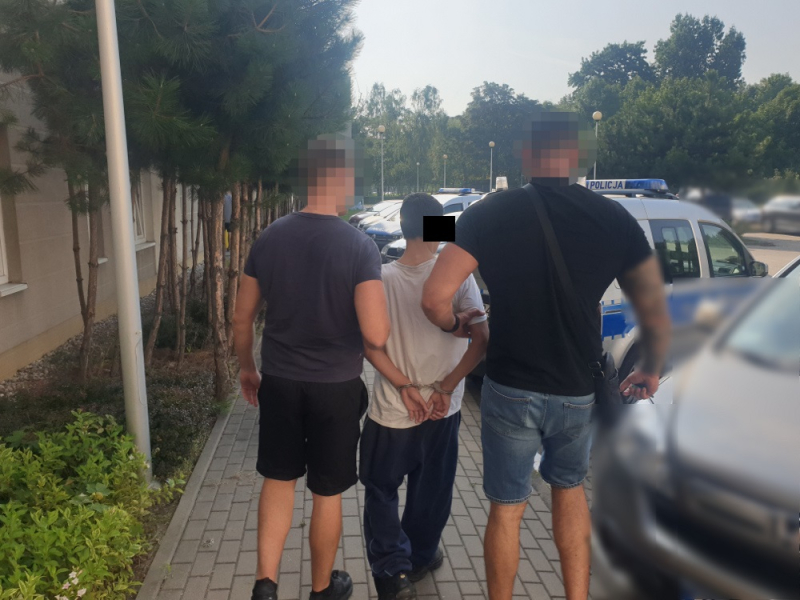 17-latek i 14-latek "na ucieczce" napadli na innego nastolatka