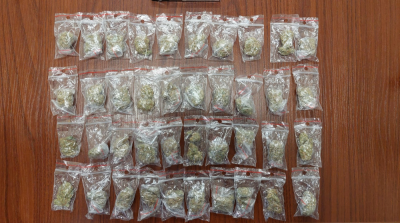 Zarzuty za posiadanie i pomocnictwo w udzielaniu narkotyków