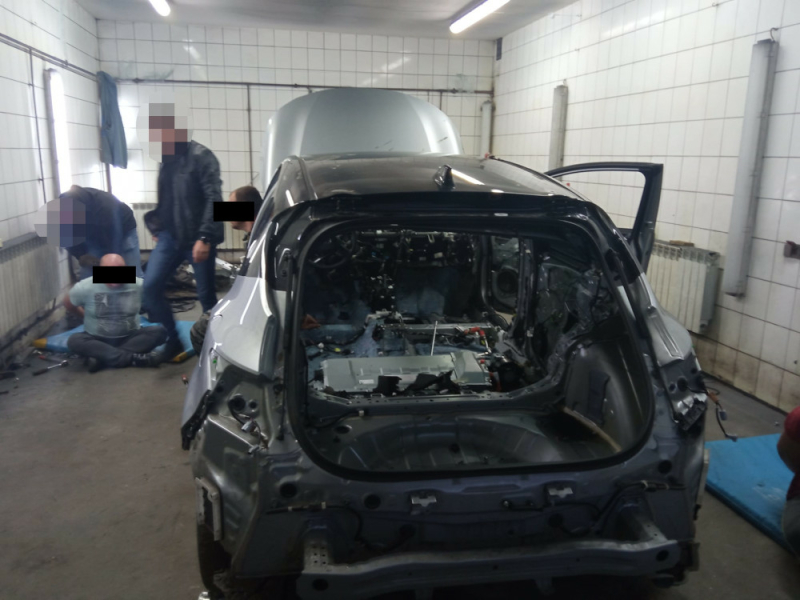 4 zatrzymanych, odzyskane toyoty i części samochodowe
